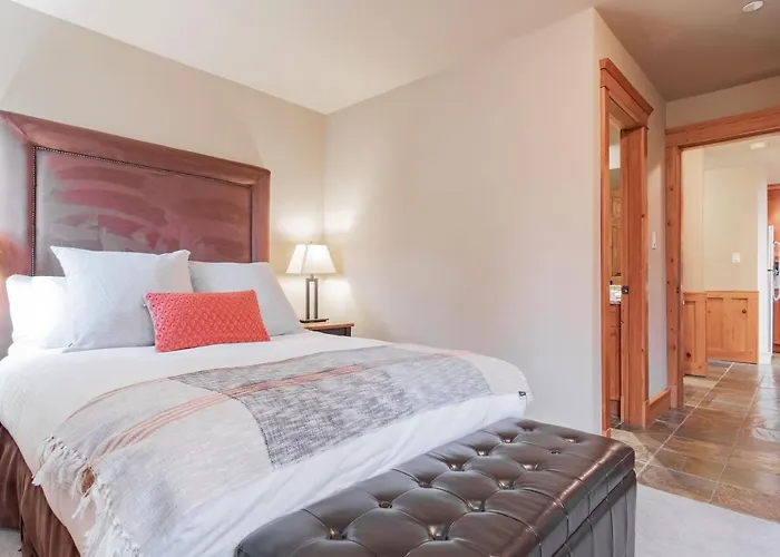 Newly Renovated 1 Bedroom Near Blackcomb Gondola - Less Than 5 Min Walk